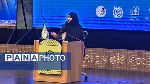 همایش زیست عفیفانه با موضوع عفت و حجاب در تالار ایوان‌ری