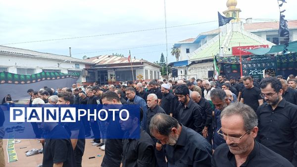 اقامه نماز ظهر عاشورا در محمودآباد 