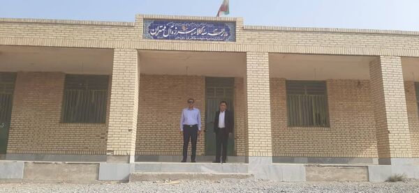نشست مدیر آموزش و پرورش ناحیه یک بندرعباس با بخشدار و دهیاران بخش شمیل