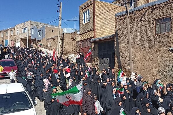 راهپیمایی مردم شهر علی آباد دمق به‌مناسبت روز ۱۲ فروردین