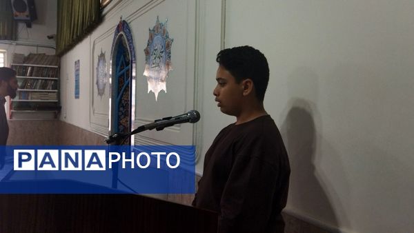 اولین نماز جماعت دبیرستان شاهد ابوذر غفاری در سال تحصیلی جدید 