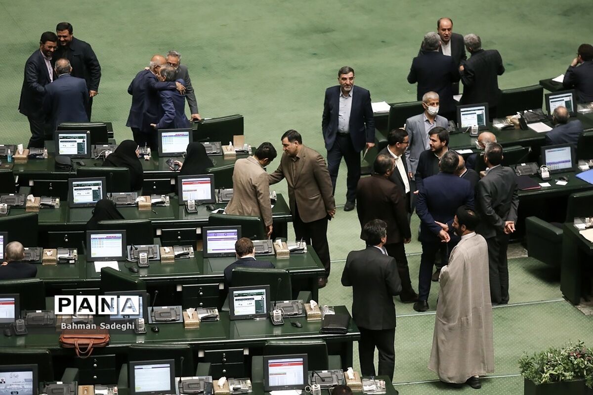 وزیر کار برای پاسخ به سوال نمایندگان به مجلس می‌رود