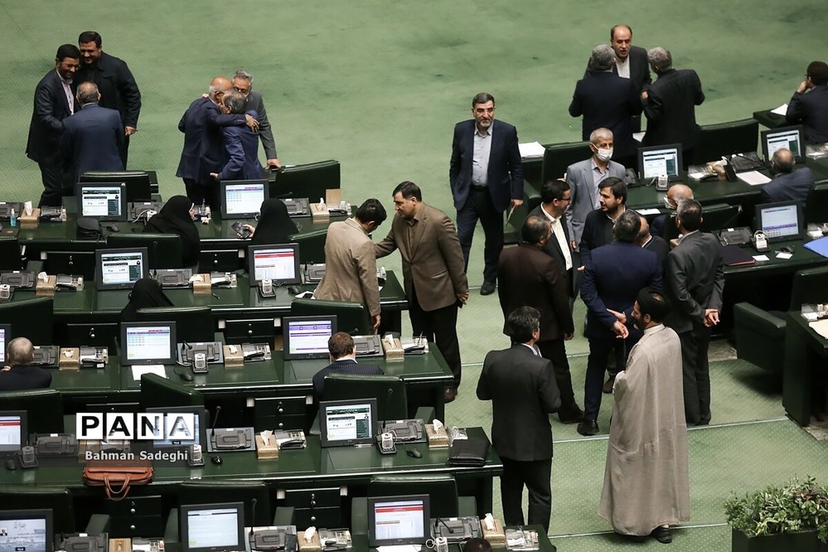 دولت مجاز به واردات بنزین شد

