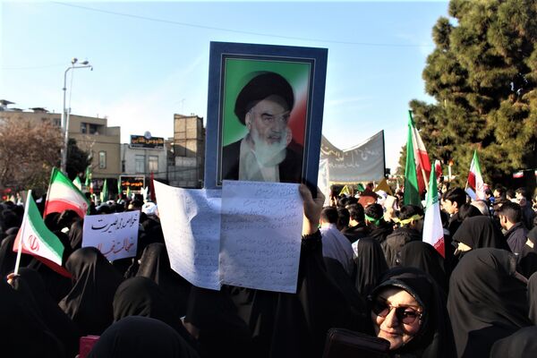 جلوه‌های حضور نوجوانان در راهپیمایی 22 دی مردم قم
