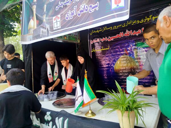 برپایی موکب دانش‌آموزی در روز اربعین حسینی در فاروج