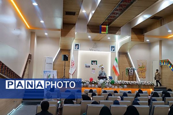 پایگاه شهید انصاری میزبان دانش‌آموزان دبستان مهدیزاده در جشن دهه فجر 