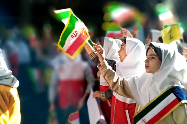 همه‌باهم در راهپیمایی روز دانش‌آموز؛ تجلی وحدت و آگاهی نسل نو