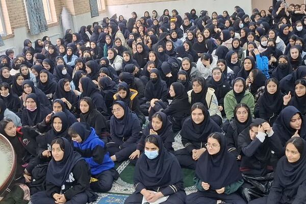برپایی نمایشگاه هنرهای دست‌ساز در مدرسه فرهنگ قرچک
