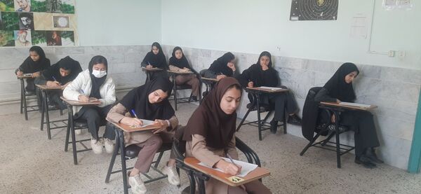حوزه امتحانی در دبیرستان نمونه شهید محمدی پور خلیل آباد 