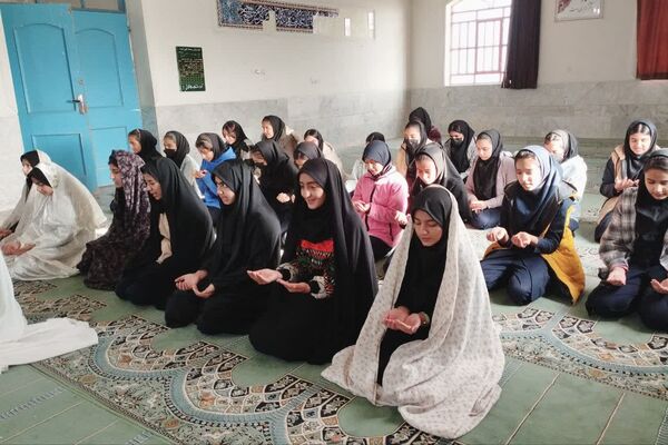  نماز جماعت آموزشگاه آیت الله طالقانی در ماه مبارک رمضان 