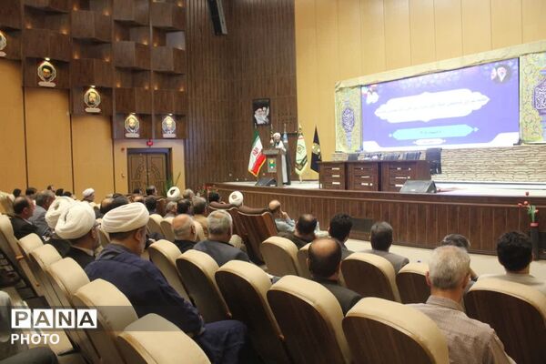 رونمایی از نخستین جلد دانشنامه دفاع مقدس استان قم