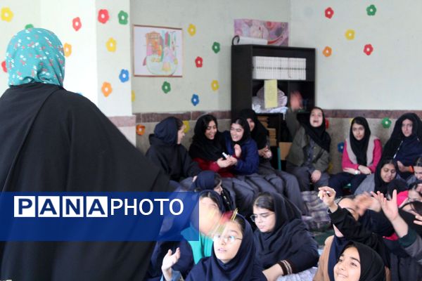 جشن ولادت حضرت علی اکبر (ع) در دبیرستان سید جواد جوادی ناحیه 1 کرج 