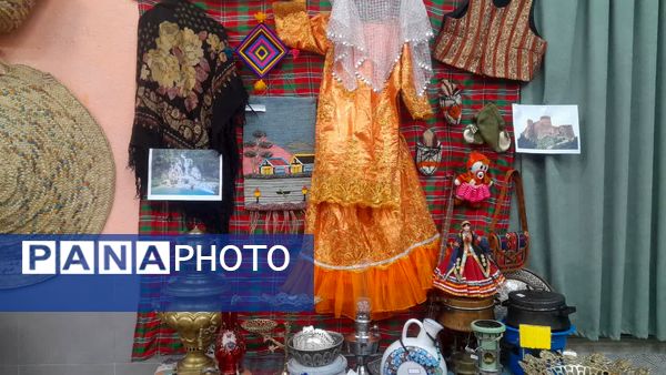 جشنواره قومی و محلی در دبستان آرمیتا مصلی نژاد ناحیه 7