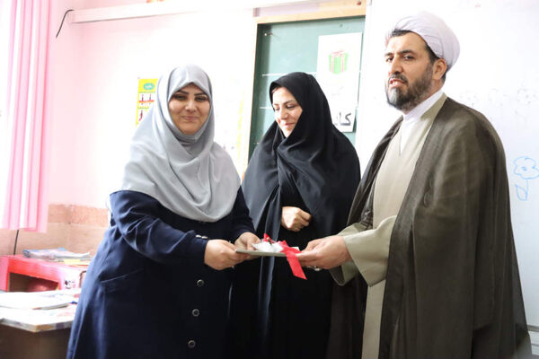 طرح سپاس معلم در مدارس شهرستان اسلامشهر با حضور مسئولین شهرستان