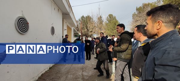مسابقات دارت پدر و دختری به مناسبت روز پدر در دبیرستان شهید اسدالله شجاعی