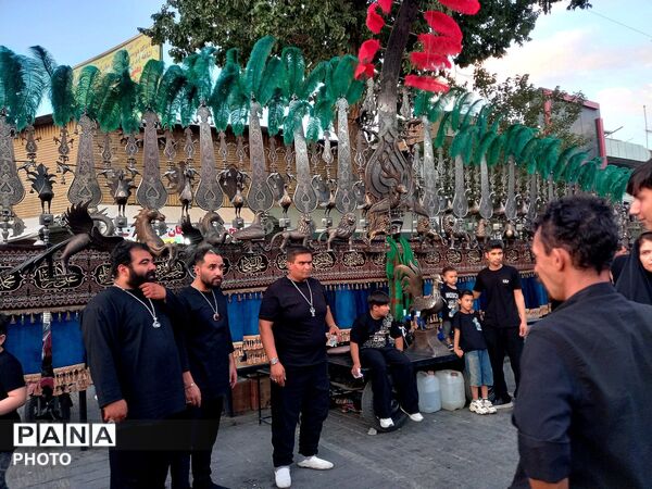 همراهی هیات زینب کبری(س) با کاروان نمادین اسرای کربلا