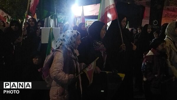دختران نیشابوری در صف اول تجمعات-۲