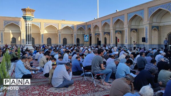 قرائت دعای عرفه در زیارتگاه شهید آیت الله مدرس