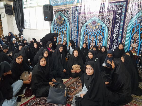 اعزام دانش‌آموزان دختر آشخانه به اردوی راهیان نور