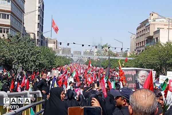 خروش ملت شکست‌ناپذیر در بدرقه رهبر شهید