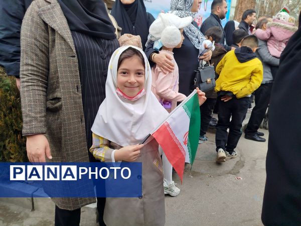 راهپیمایی 22 بهمن با حضور گسترده ای از مردم در شهرستان نیشابور