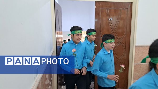 جشنِ تکلیفِ «به وقتِ میهن خدایی» دانش آموزان اشکذری همراه دستبوسی مادر