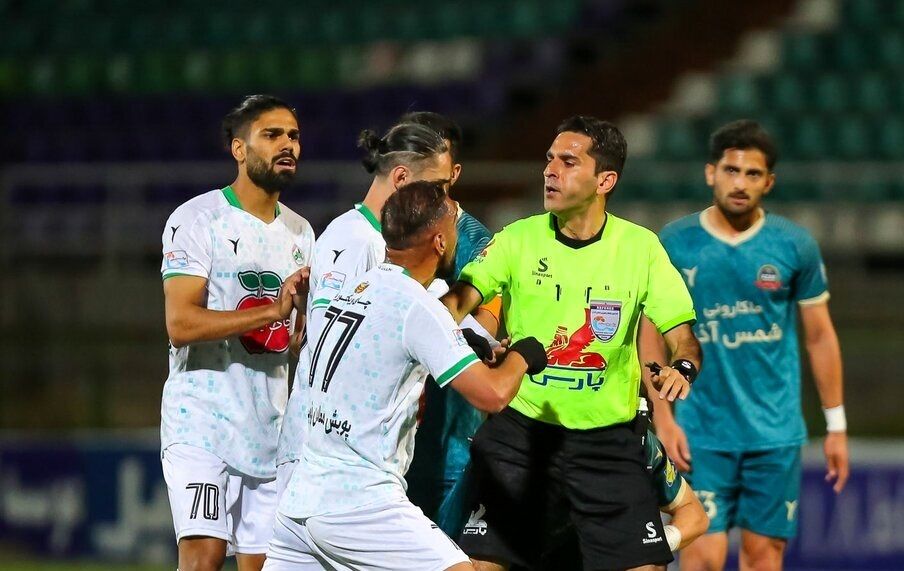 بنیادی‌فرد دوئل استقلال - تراکتور را سوت می‌زند/ حیدری داور بازی پرسپولیس‌ مقابل فجرسپاسی