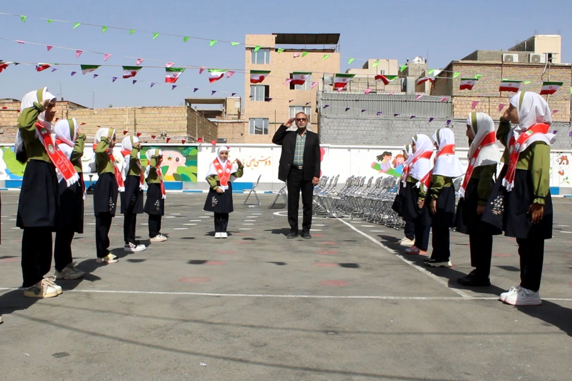 برگزاری جشن شکوفه‌ها در مدرسه عصمت شهرستان رباط کریم 