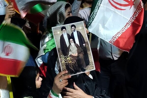 خروش ملت ایران در شب نود و پنجم حماسه میدان داری-٢