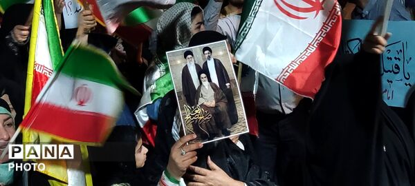 خروش ملت ایران در شب نود و پنجم حماسه میدان داری-٢
