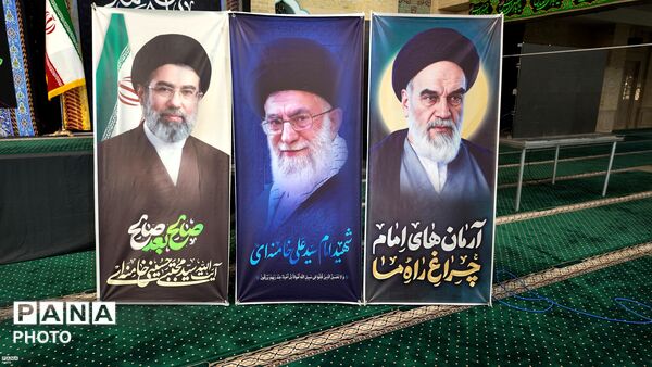تجمع دو هزار نفری دانش‌آموزان زنجان در سوگ رهبر شهید انقلاب