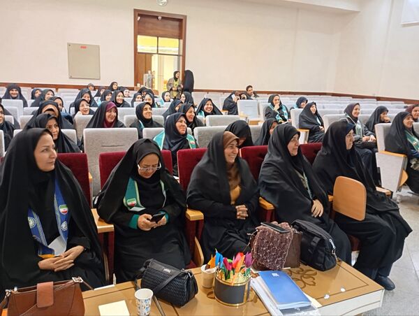 آموزش ضمن خدمت مربیان پیشتازان مدارس در دبستان آرمینه مصلی نژاد 