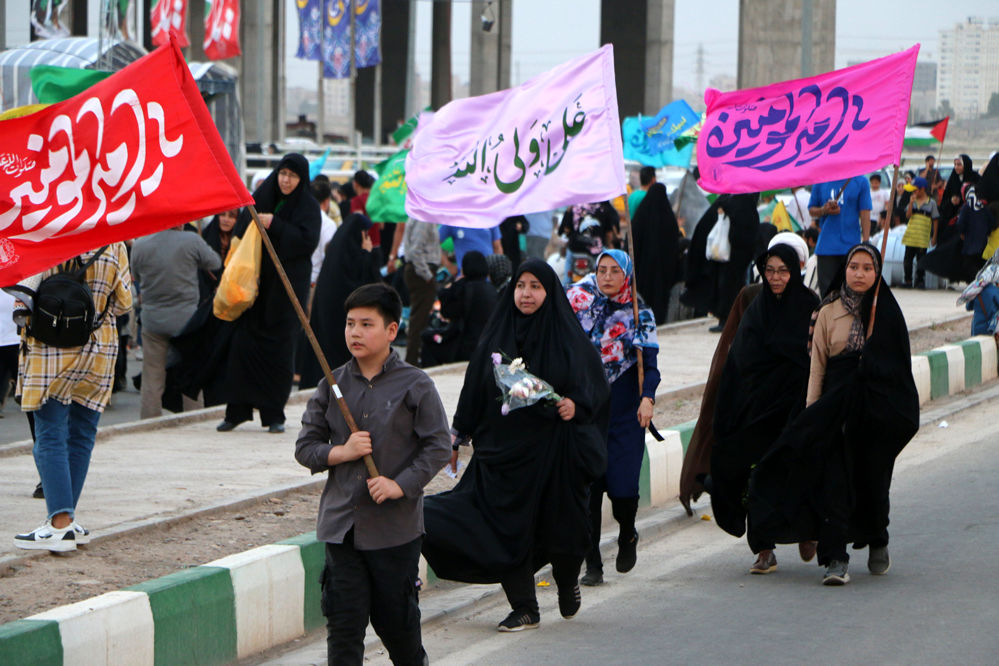شادپیمایی مردم قم به مناسبت عید غدیر-1