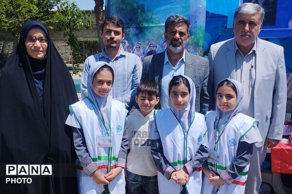 برپایی غرفه پرورشی و سلامت به مناسبت بزرگداشت هفته معلم 