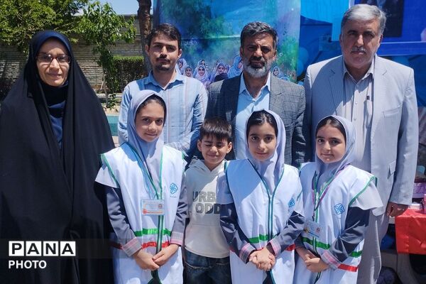 برپایی غرفه پرورشی و سلامت به مناسبت بزرگداشت هفته معلم 