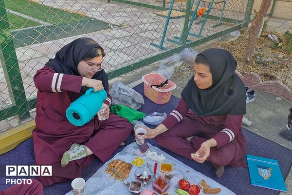 صبحانه سالم در هنرستان کبری زرگران ملارد 