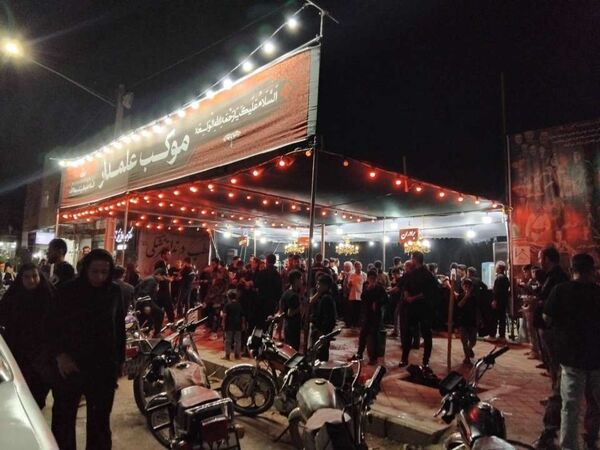 برپایی موکب علمدار به مناسبت دهه اول محرم در خلیل‌آباد 