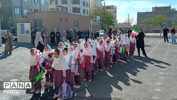 جشن شکوفه ها در مدرسه ی شهید اسماعیل اسدی