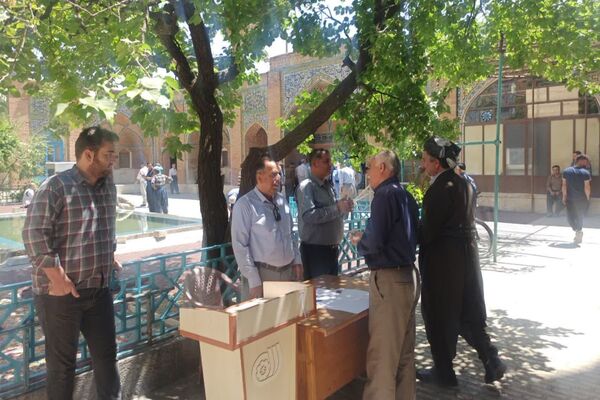  میز خدمت اداره کل آموزش فنی و حرفه‌ای استان کردستان در مسجد جامع شهر سنندج