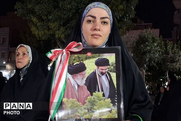 قدرت مشت، شکوه پرچم؛ نمادهایی از پایداری بی پایان