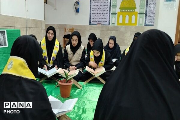 محفل انس با قرآن کریم در آموزشگاه شهید مجید دهنوی نیشابور