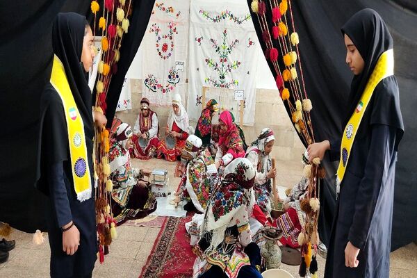 اجلاس استانی ویژه مدیران دبیرستان‌های نمونه دولتی و شبانه‌روزی استان خراسان رضوی در دبیرستان دخترانه شهید مجید دهنوی