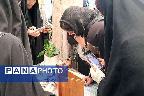 برپایی غرفه‌های اتحادیه انجمن‌های اسلامی در شهرستان فیروزکوه