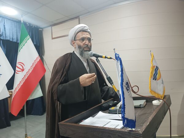 آیین تجلیل از افتخار آفرینان آموزش و پرورش منطقه آزاد تجاری-صنعتی قشم