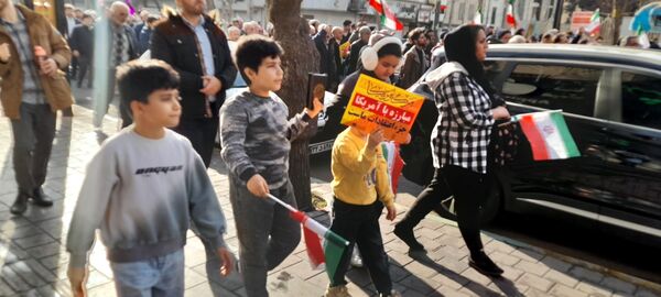 اجتماع بزرگ مردم فردیس همزمان با سراسر کشور در راهپیمایی 22 دی