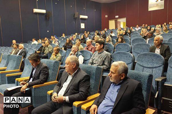 نشست مجمع عمومی انجمن اولیا و مربیان در دبیرستان نمونه دولتی ۹ دی