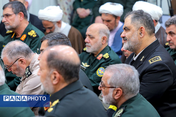 دیدار جمعی از فرماندهان نیروهای مسلح با رهبر انقلاب