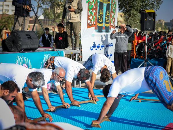 همایش پیاده‌روی خانوادگی در محمدشهر کرج 