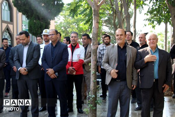 غبارروبی مزار شهدا با حضور مسئولین شهرستان سملقان