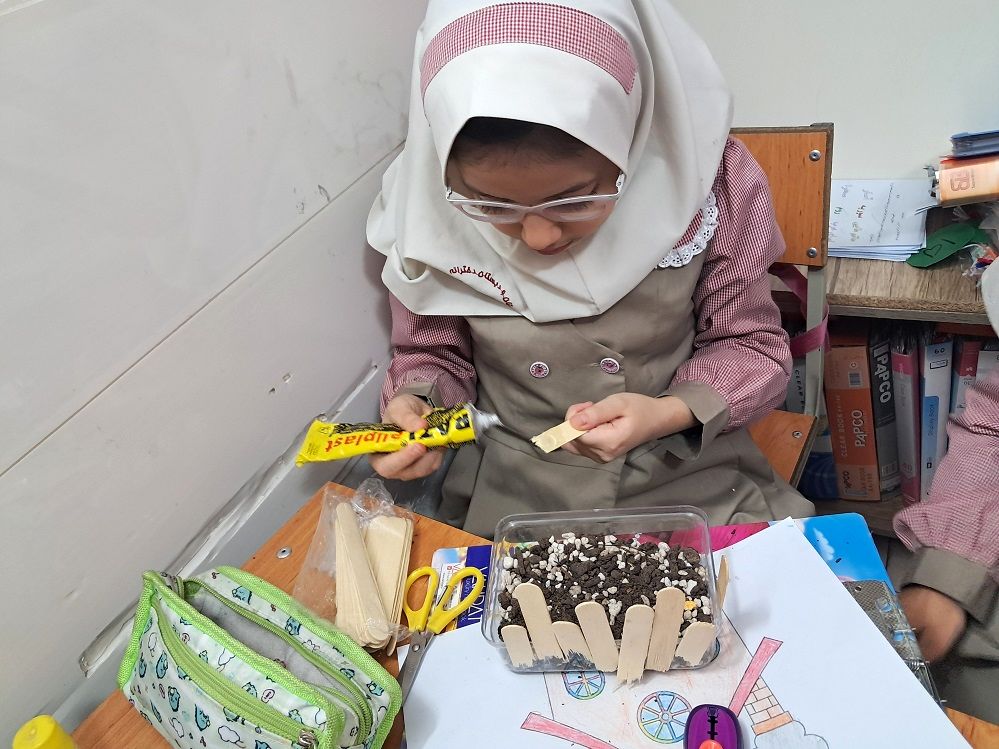 روز درختکاری متفاوت در دبستان ارمغان هستی ناحیه 3 کرج